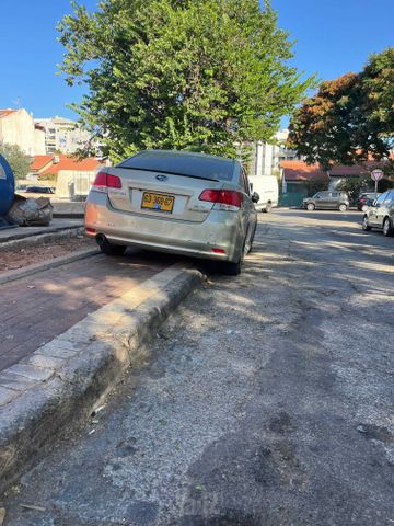 סובארו B4/לגאסי