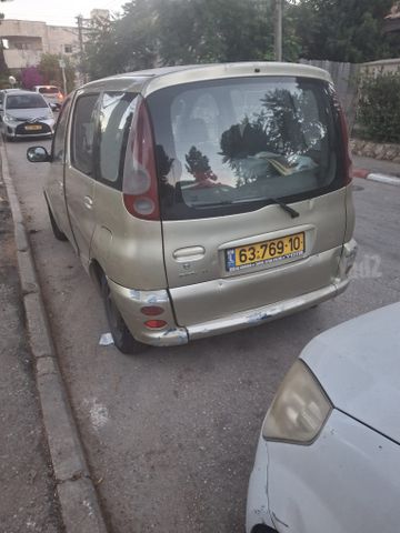 טויוטה יאריס