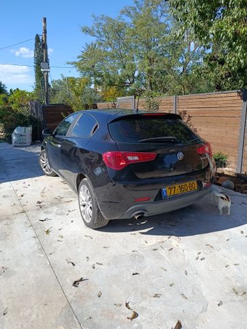 אלפא רומיאו ג'ולייטה