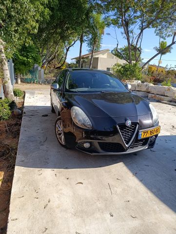מודעת רכב אלפא רומיאו ג'ולייטה
