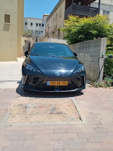 אם ג'י MG4