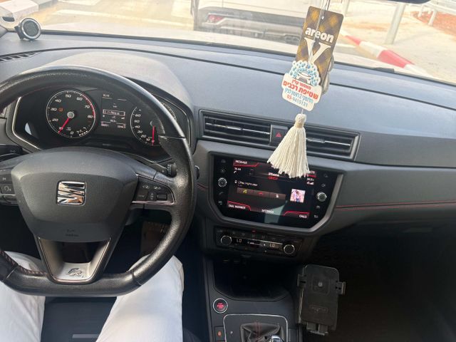 סיאט ארונה