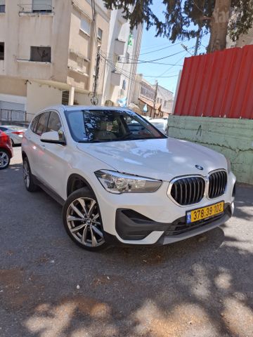 ב מ וו X1