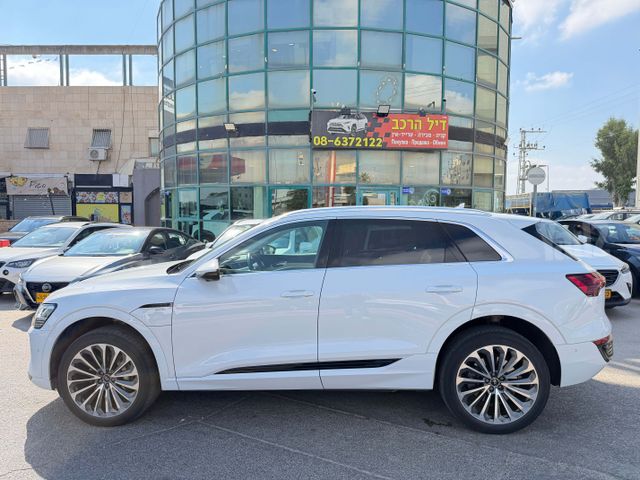 אאודי Q8 e-tron