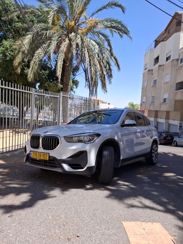 ב מ וו X1