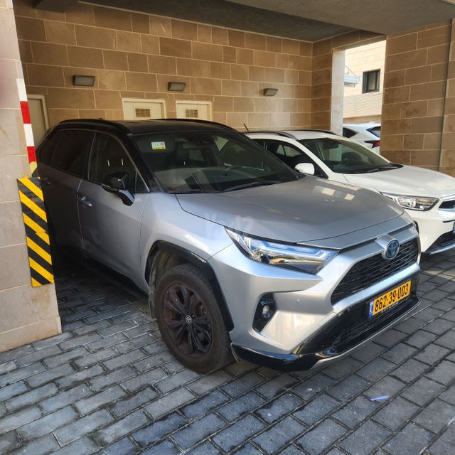 טויוטה RAV4