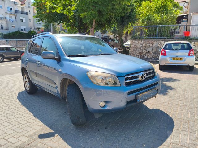 טויוטה RAV4