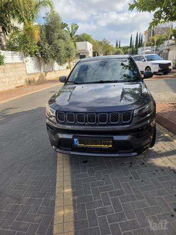 מודעת רכב ג'יפ קומפאס