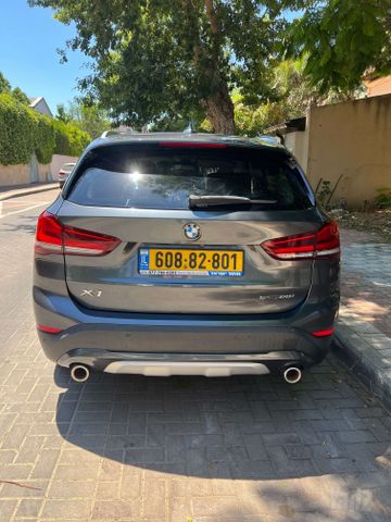 ב מ וו X1