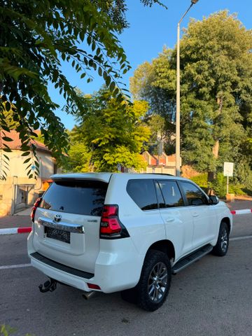 טויוטה לנד קרוזר
