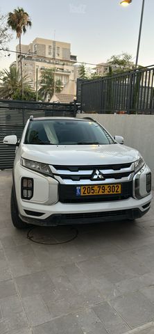 מודעת רכב מיצובישי ASX