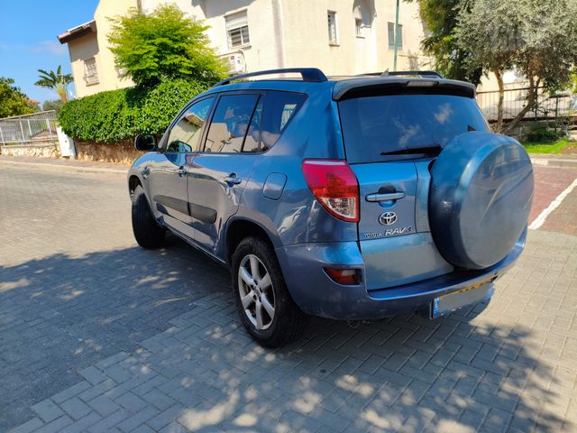 טויוטה RAV4