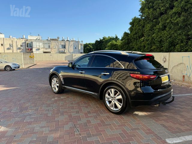 אינפיניטי QX70