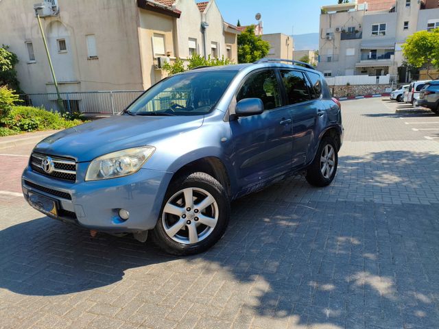 טויוטה RAV4
