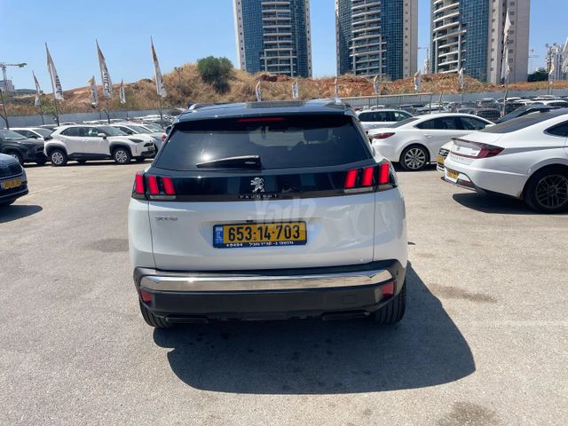 פיג'ו 3008