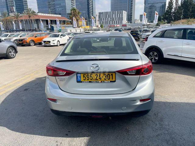 מאזדה 3