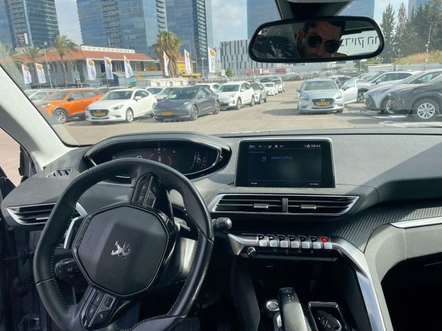 פיג'ו 3008