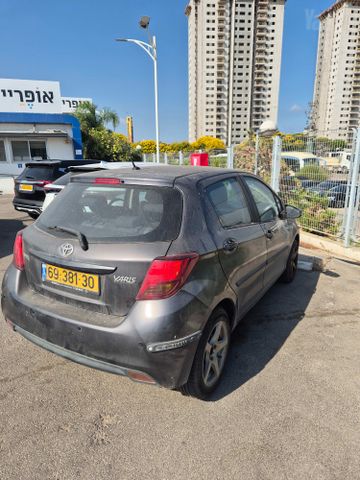 טויוטה יאריס