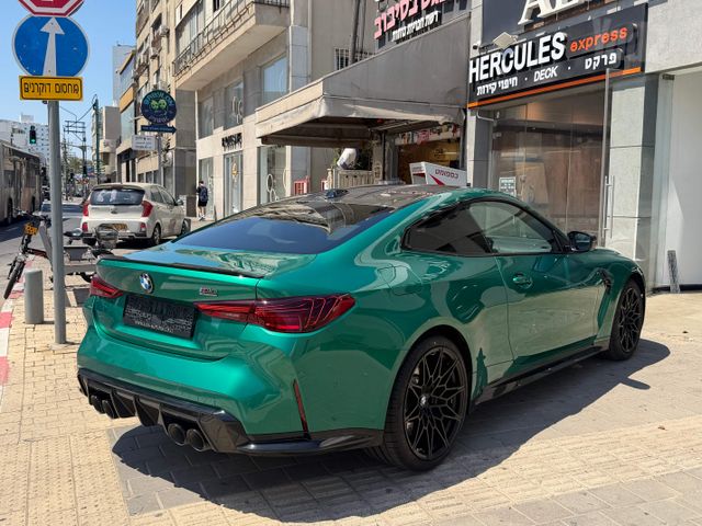 ב מ וו M4