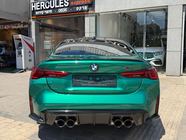 ב מ וו M4