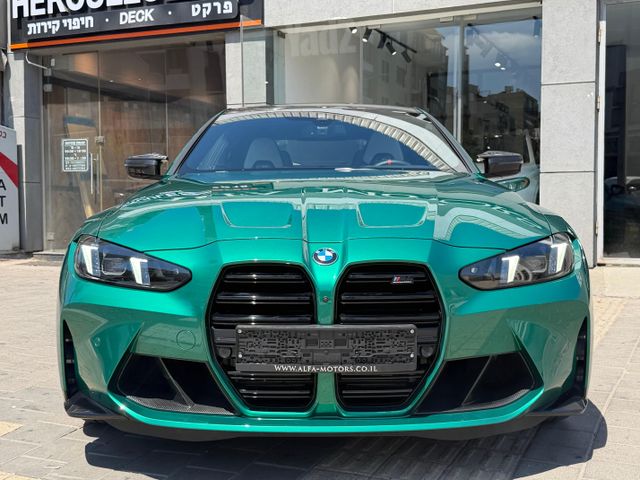 ב מ וו M4