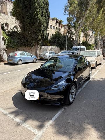 מודעת רכב טסלה מודל 3