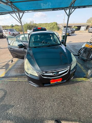 סובארו B4/לגאסי