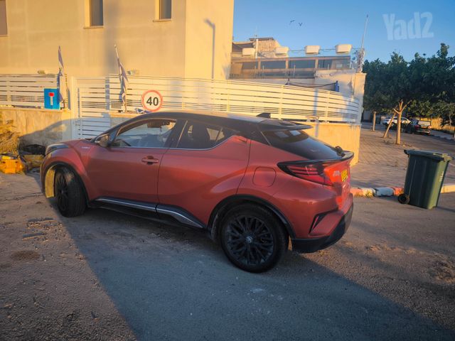 מודעת רכב טויוטה C-HR