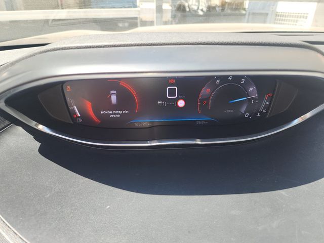 פיג'ו 3008