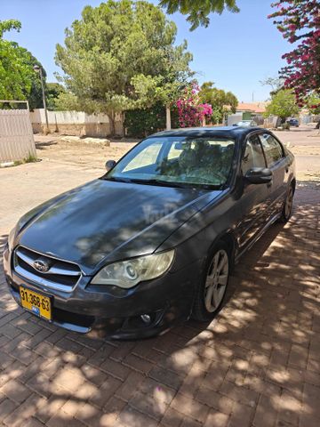 סובארו B4/לגאסי