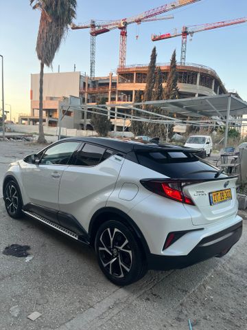מודעת רכב טויוטה C-HR
