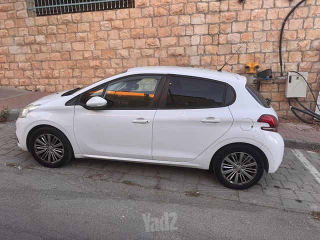 פיג'ו 208