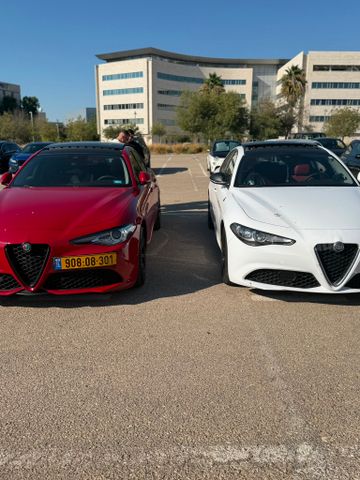 מודעת רכב אלפא רומיאו ג'וליה