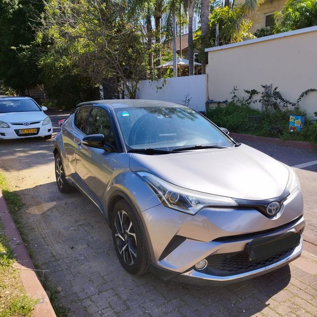 מודעת רכב טויוטה C-HR