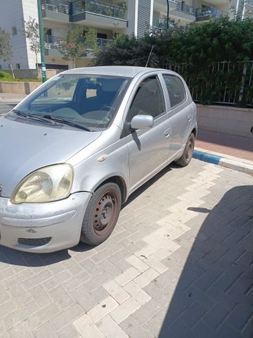 טויוטה יאריס