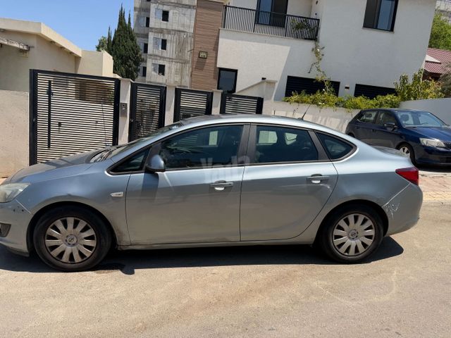 אופל אסטרה