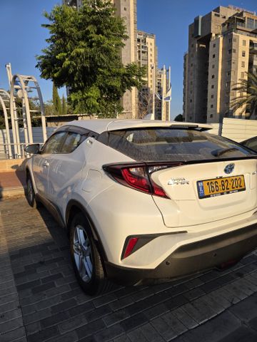 מודעת רכב טויוטה C-HR