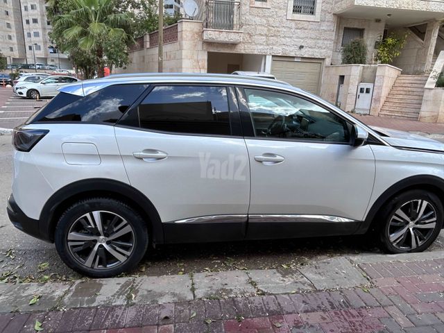 פיג'ו 3008
