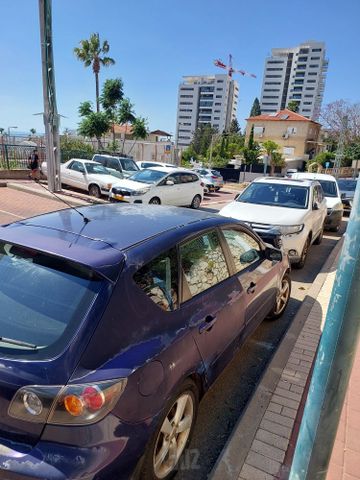 מודעת רכב מאזדה 3