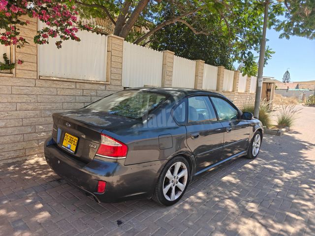 סובארו B4/לגאסי