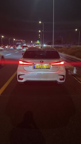 מודעת רכב לקסוס CT