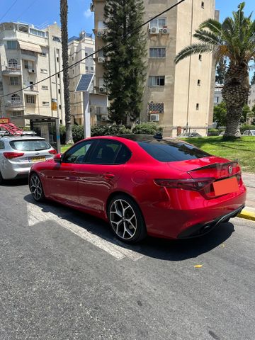 אלפא רומיאו ג'וליה