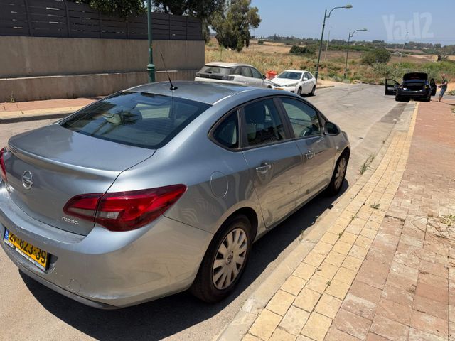 אופל אסטרה