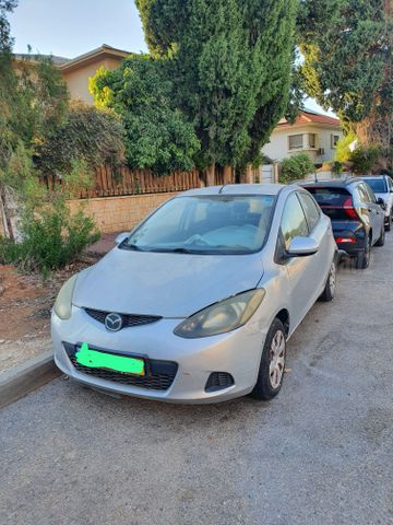 מודעת רכב מאזדה 2