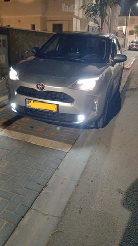 טויוטה יאריס קרוס