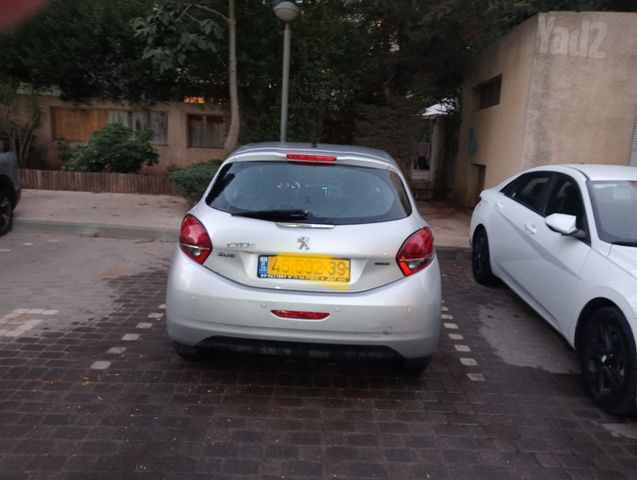פיג'ו 208