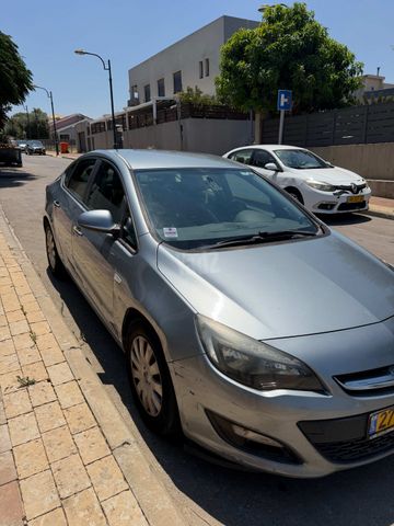 אופל אסטרה