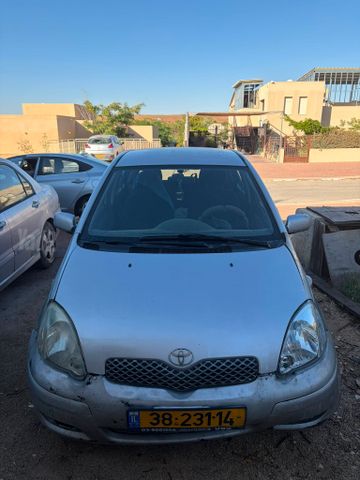 טויוטה יאריס