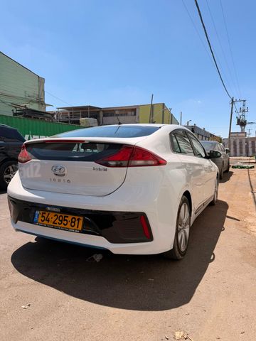 איוניק Premium היברידי אוט׳ בנזין 1.6 (141 כ״ס)