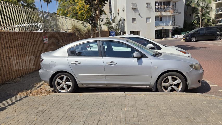 מודעת רכב מאזדה 3